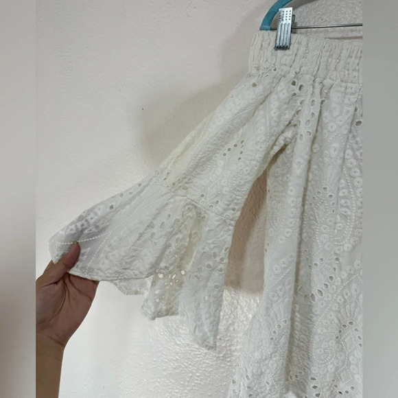Trina Turk NWT White Off The Shoulder Eyelet Blouse Women’s Medium Cotton Summer - Picture 4 of 9
